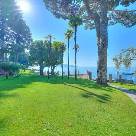 33 Rose * Gardone Riviera