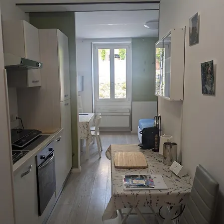 Apartment 33 Rose