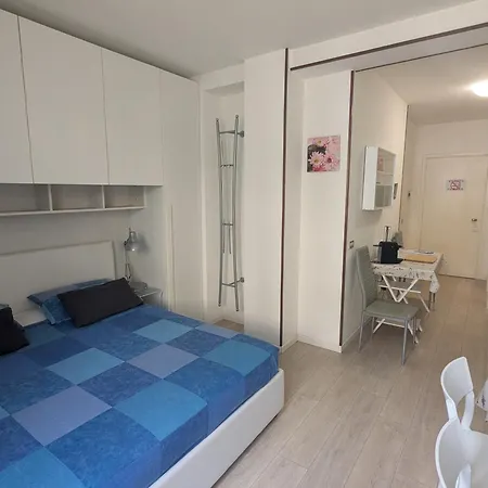 33 Rose Apartment Gardone Riviera